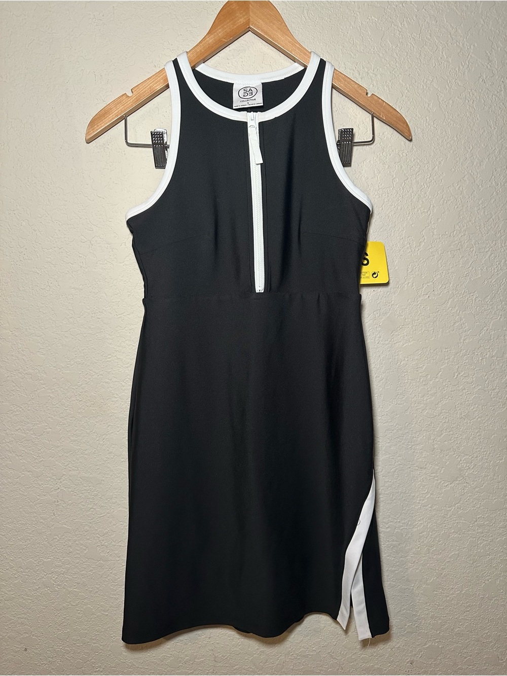 Black Sleeveless Sports Dress (Small)